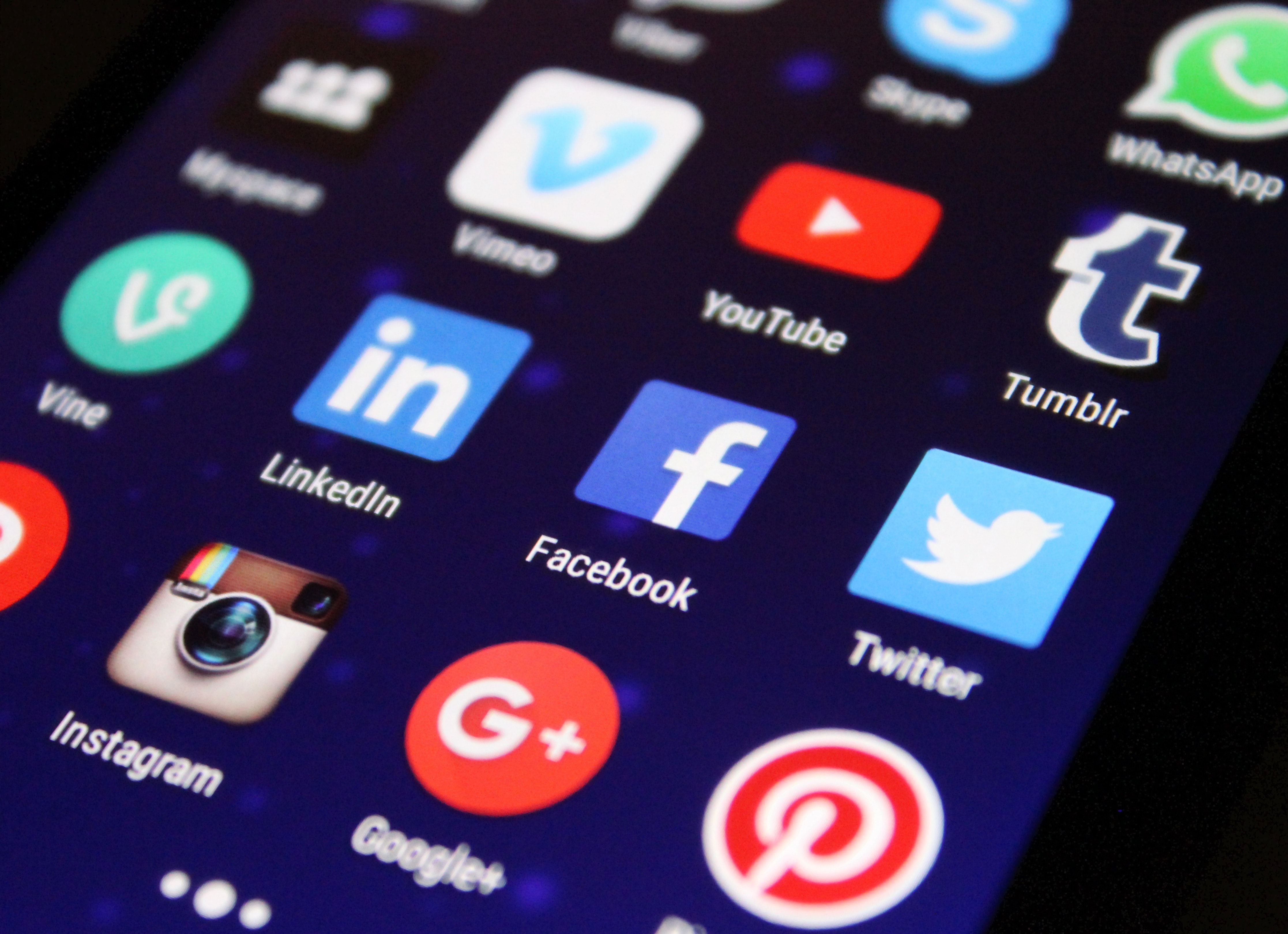 THE USE OF SOCIAL MEDIA WHEN LOOKING FOR A NEW ROLE